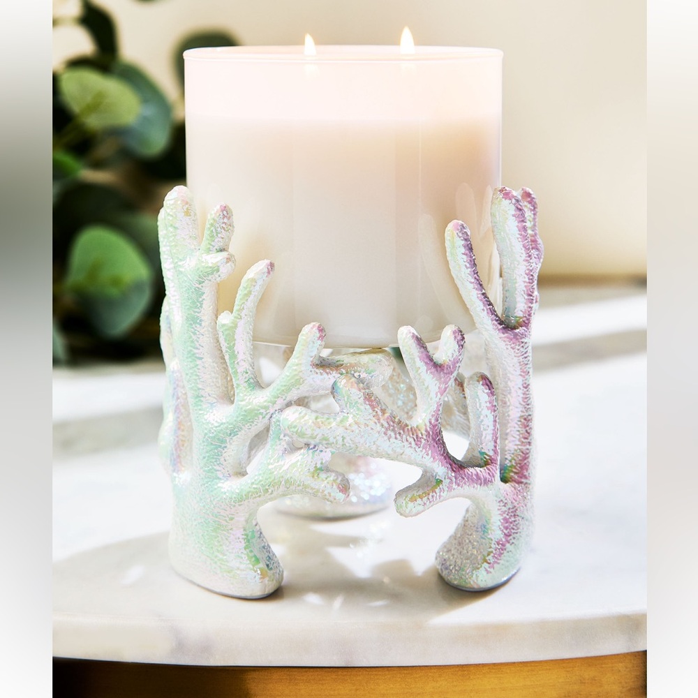 Bath & Body Works Iridescent Coral Pedestal
3-Wick Candle Holder